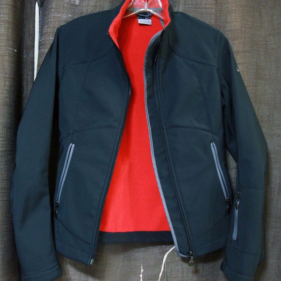 SOLD- Nike running Jacket - Picture 6 of 7